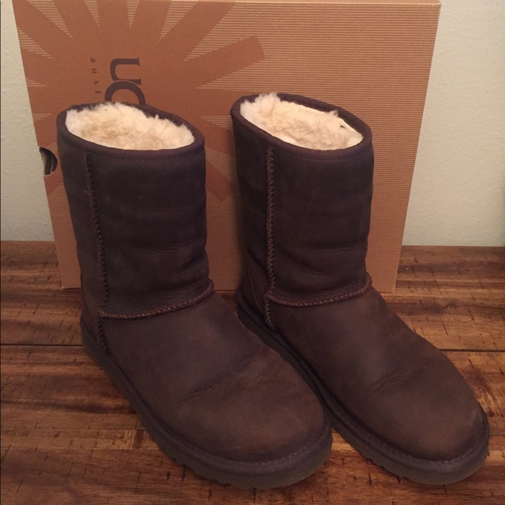 Classic Short Brown Leather UGG Boots size 9